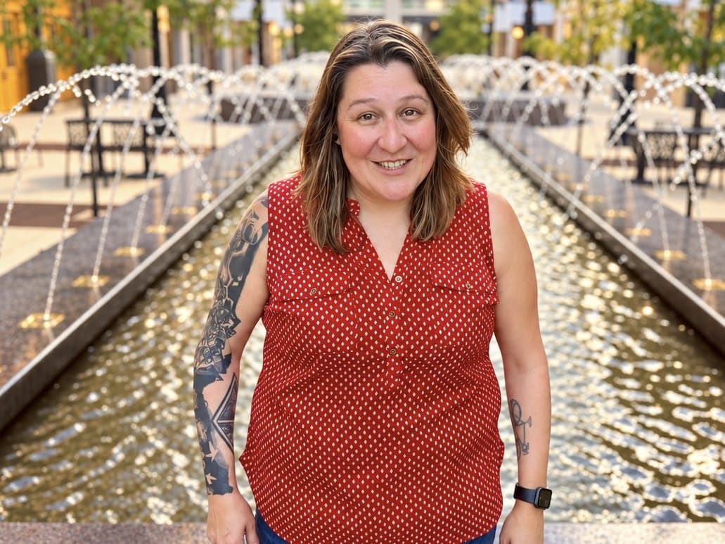 Alyssa Specht, Green Bay REALTOR®, smiling by the fountains